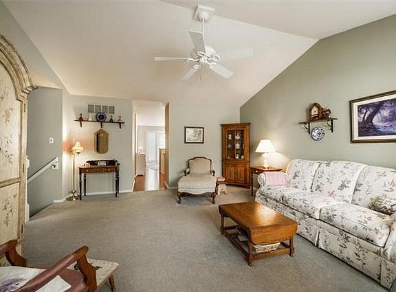 3rd image of 3209 Country Hollow Dr