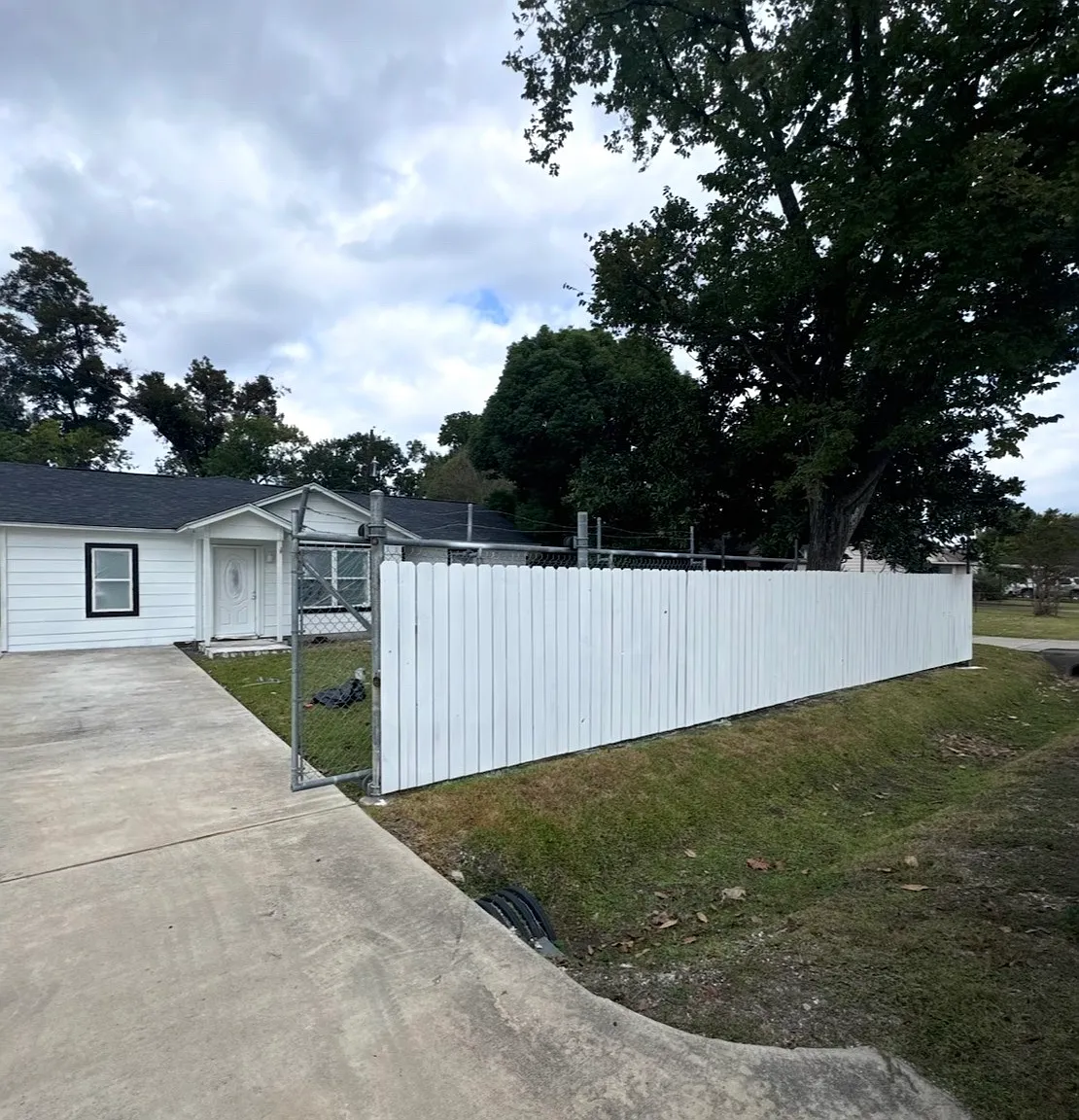 3 bed, 1400 sqft, $1,800 — Photo 2