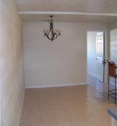 5th image of 1058 E Glenn St
