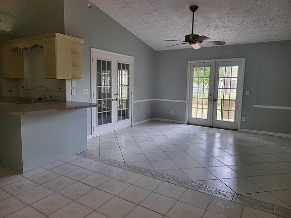 3rd image of 349 SE Fallon Drive
