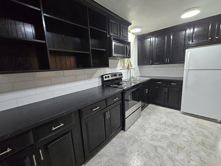 1821 Cromwell Dr #B — Photo 1