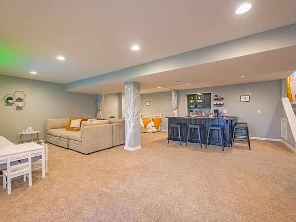 4th image of 413 Tarkington Ln