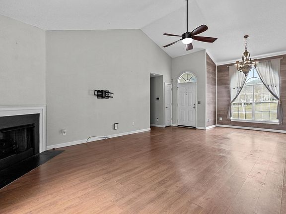 5th image of 212 Gallatin Cir