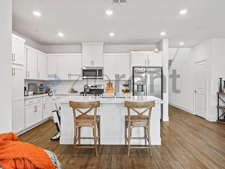 5996 Markham Dr — Photo 9