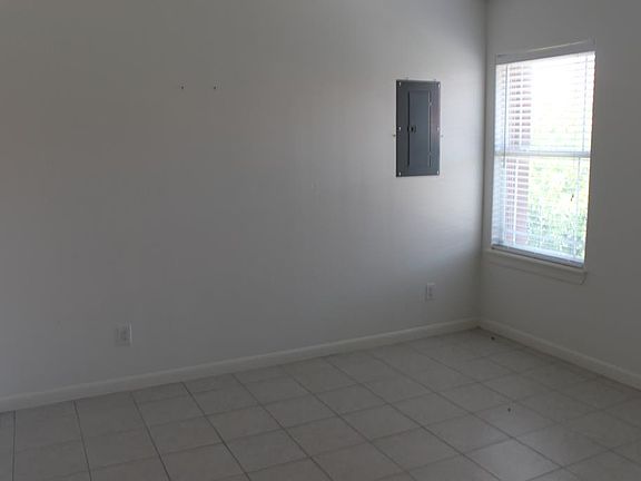 2nd image of 125 E Kingfish St