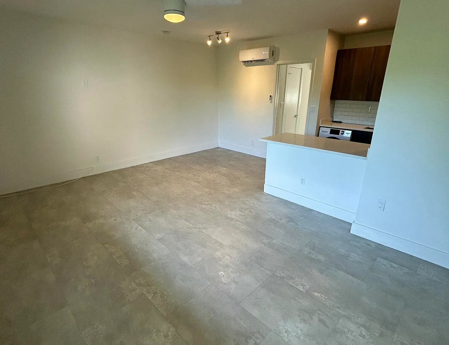 1 bed, 1.0 bath, 4337 sqft, $1,800 — Photo 3