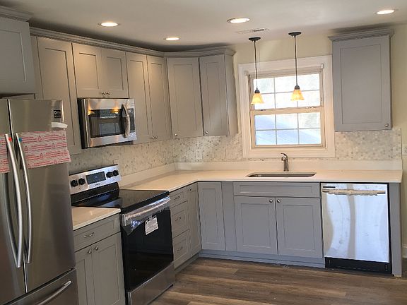 3rd image of 3519 East Ave