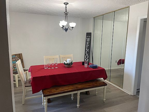 5th image of 3915 Rosemont Dr