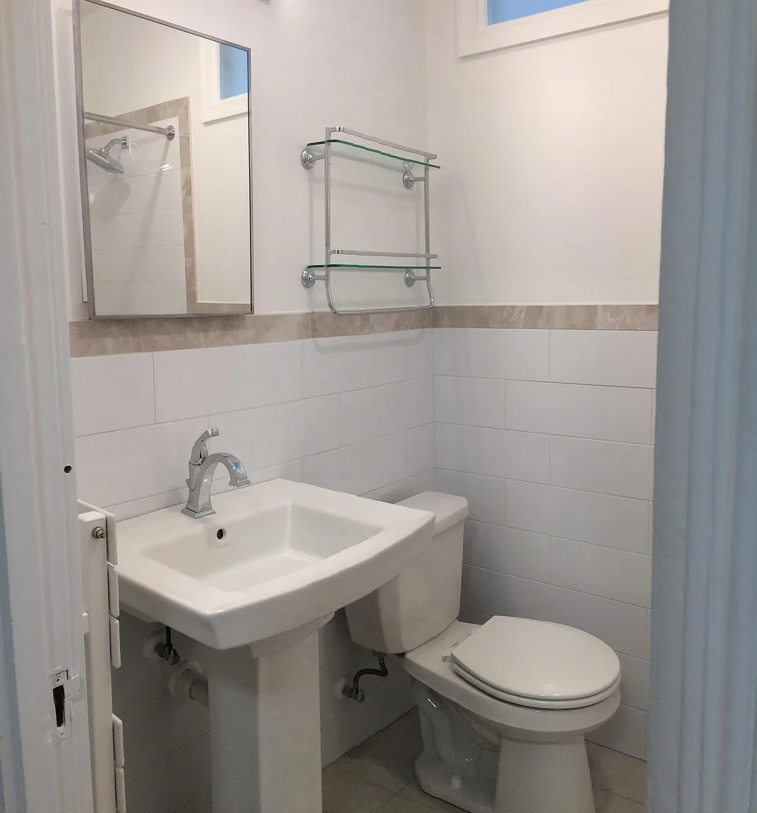 4021 Davis Pl NW APT 4 photo 1