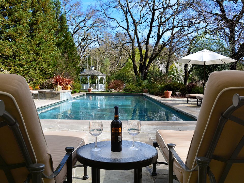 1st image of 823 Country Club Ct