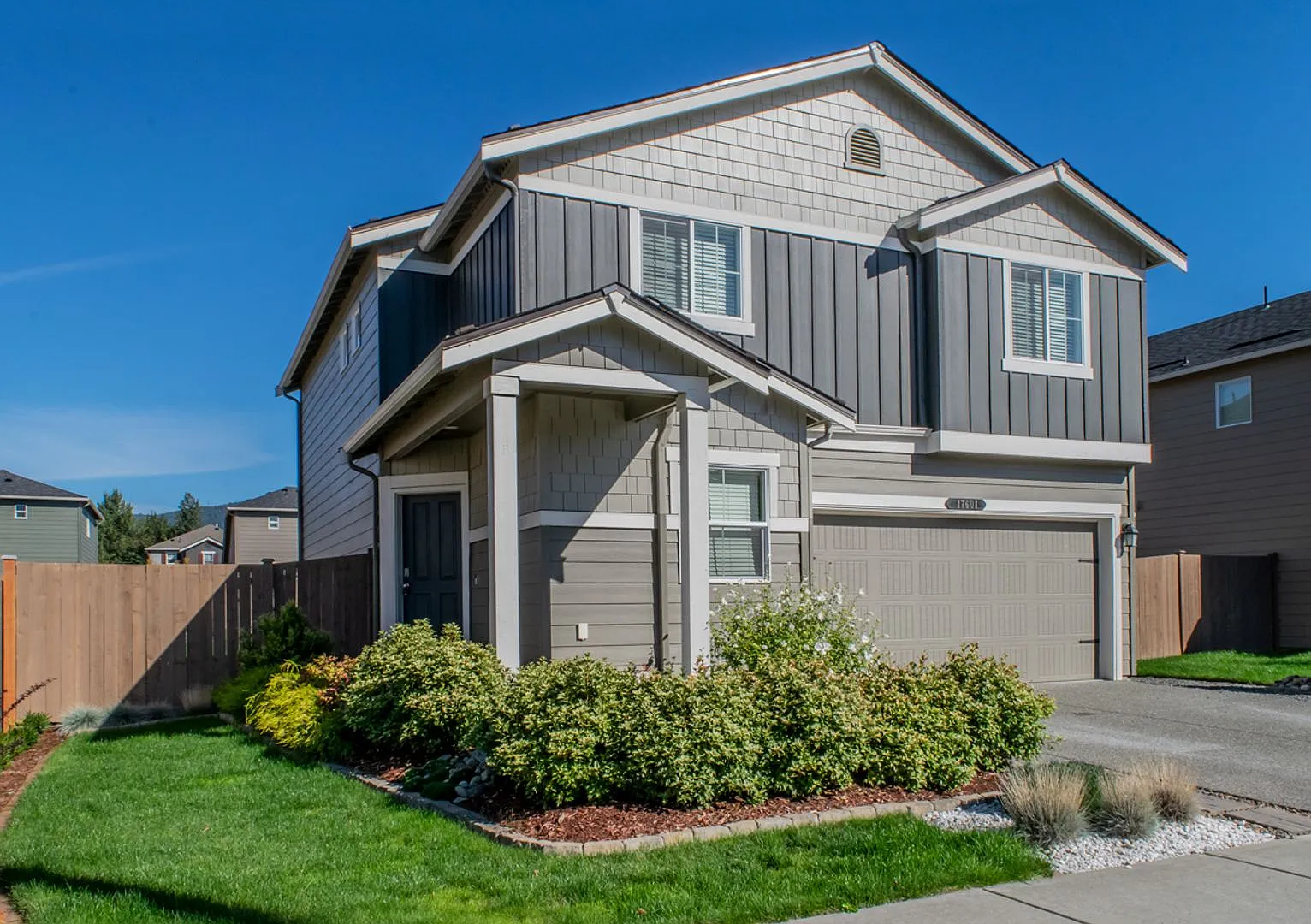 **Move-In Special**Suncrest Farms spacious 4bd 2.5bth home w/ 2 car garage! — Photo 1