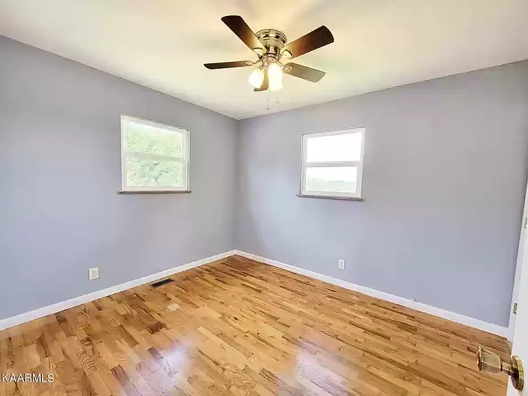 407 Glenoaks Dr — Photo 12