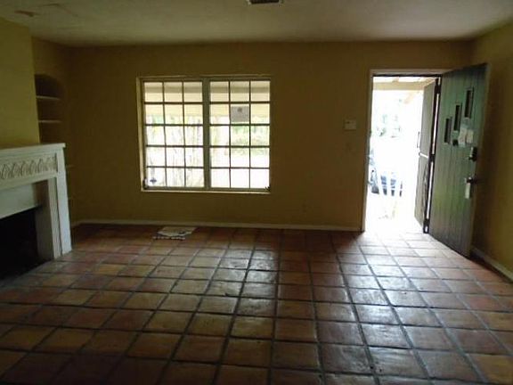 3rd image of 741 NE 114th St