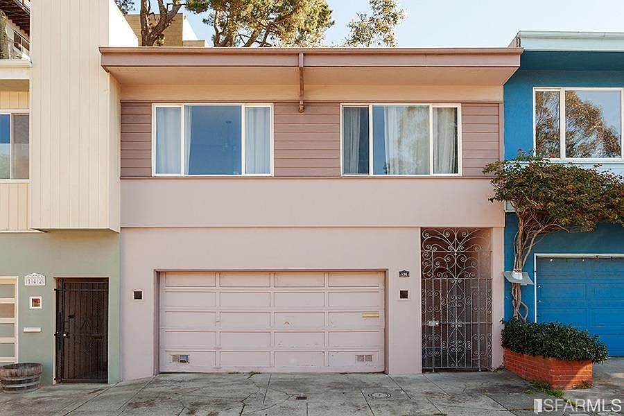 1st image of 136 Los Palmos Dr