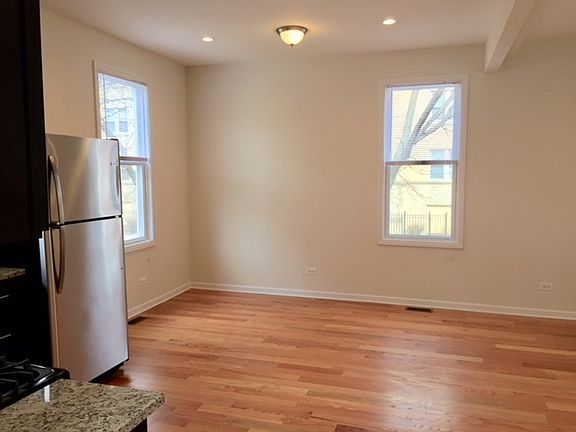 4th image of 4057 N Sacramento Ave