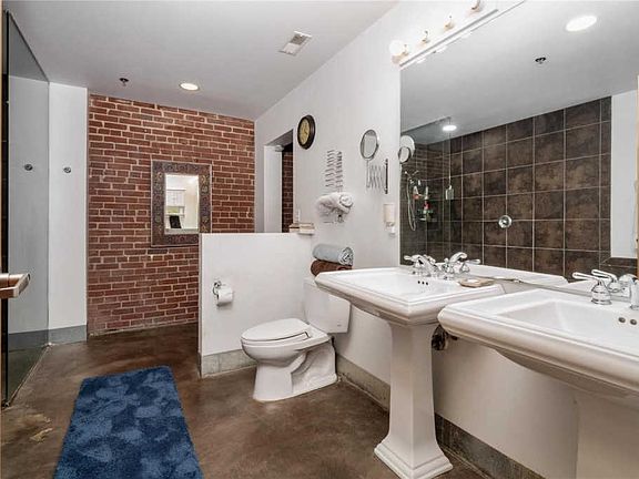 5th image of 1312 Washington Ave APT 2B