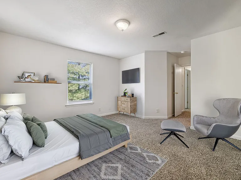 Three Bedroom - 3 Bed / 2 Bath - 1,270 Sq.Ft.