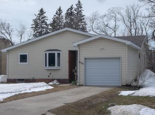 939 Arnold Ave N, Thief River Falls, MN 56701