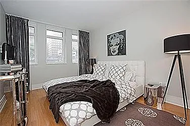 Rented by R New York
