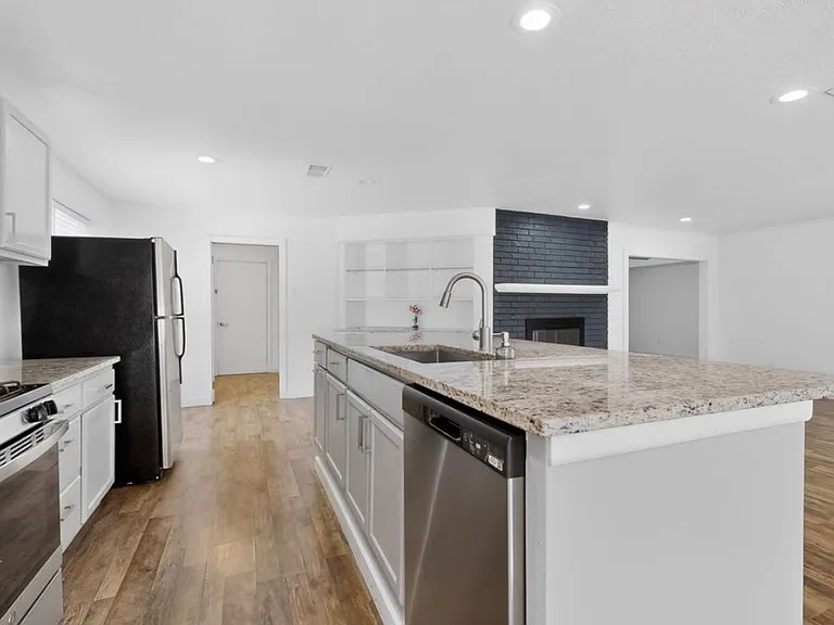 1545 Drury Dr — Photo 7