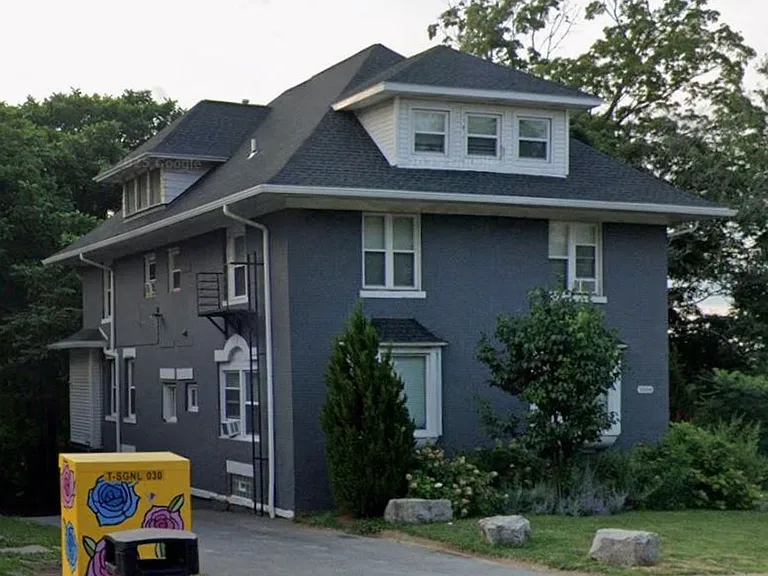 1006 Lake Ave — Photo 1