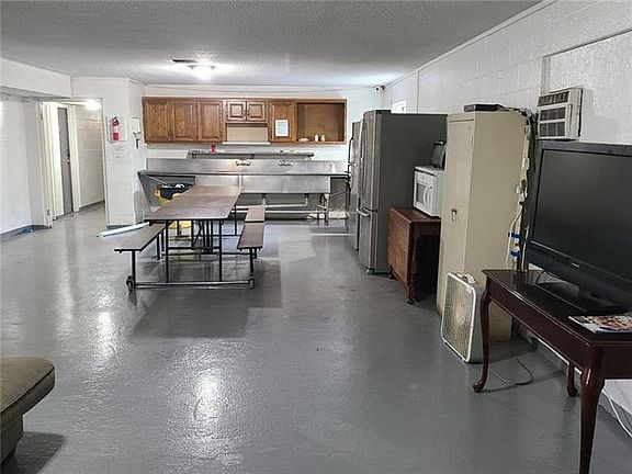 5th image of 3708 Gardner Ave