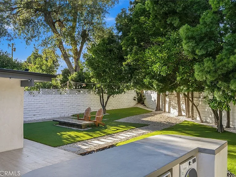 13135 Chandler Blvd — Photo 60