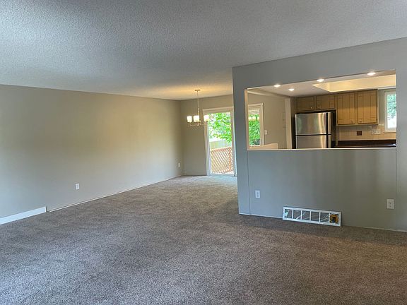 5th image of 2237 Montebello Ct W