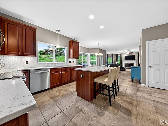 5th image of 650 Palisades View Dr