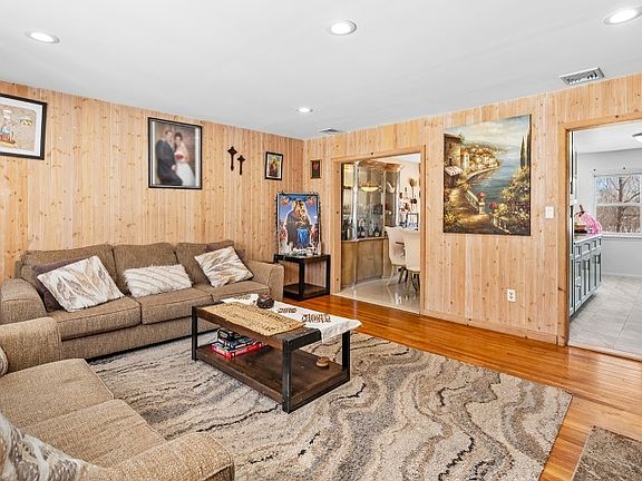 4th image of 406 Kinderkamack Rd