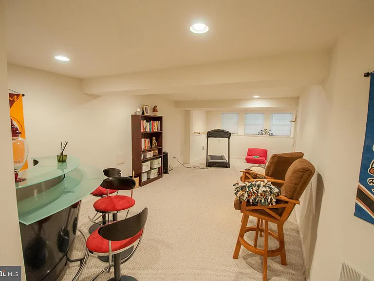 5813 Whiterose Way — Photo 8