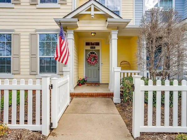 6144 Crescent St, North Richland Hills, TX 76180