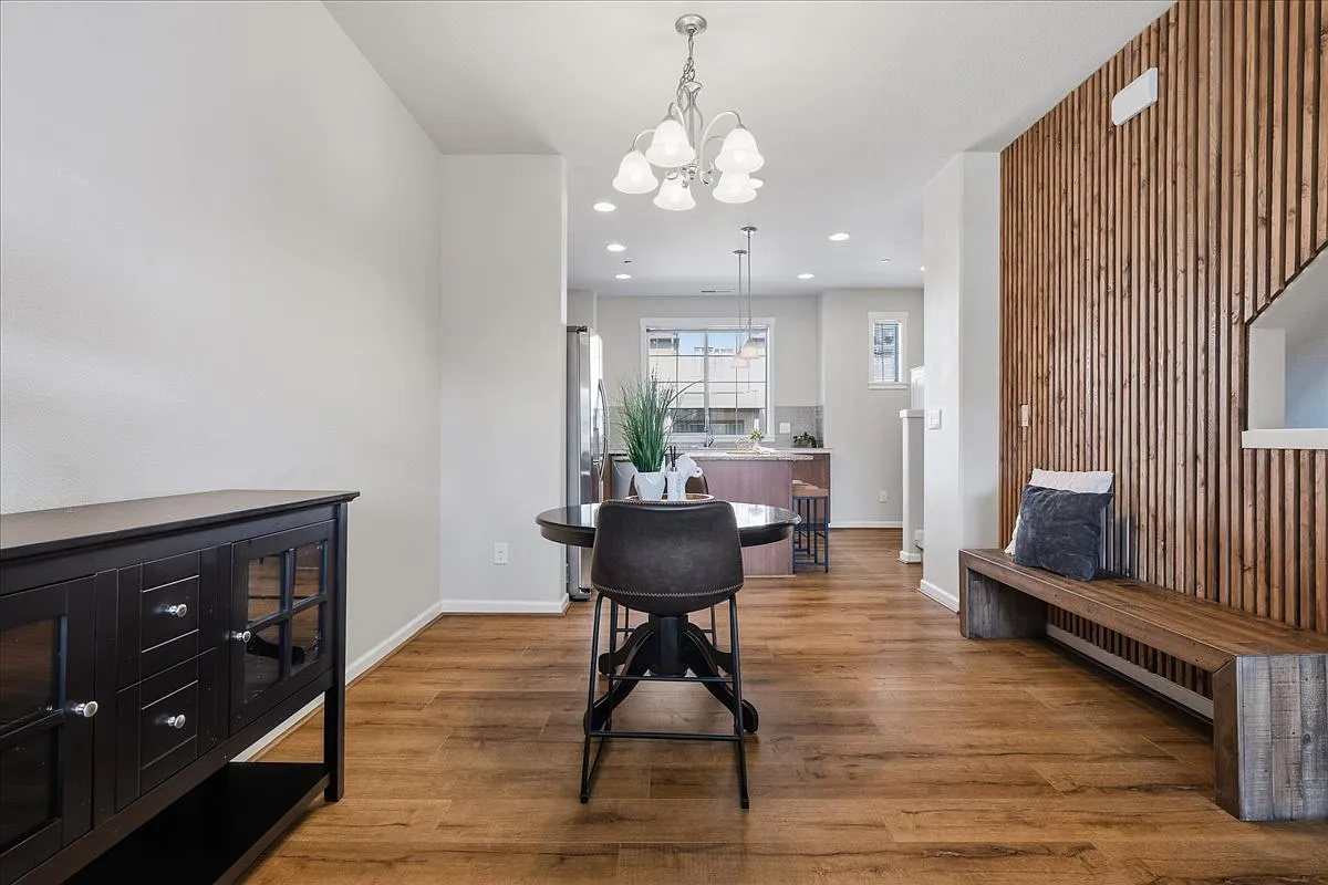 2 bed, 1221 sqft, $2,250 — Photo 3