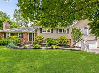 6 Biret Dr, Airmont, NY 10952