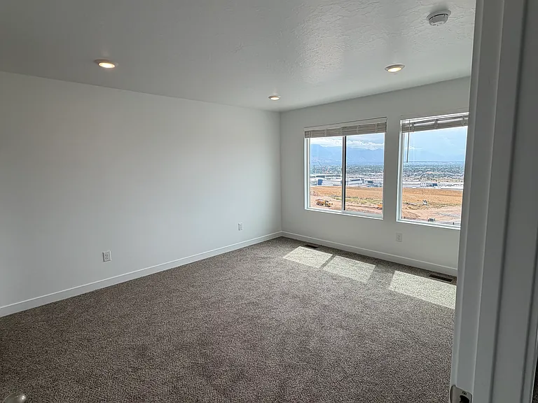 525 E Levengrove Dr — Photo 8