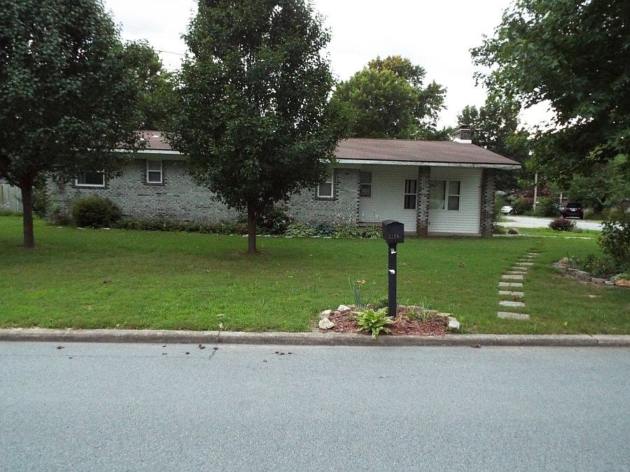 1st image of 2104 SE 15th St