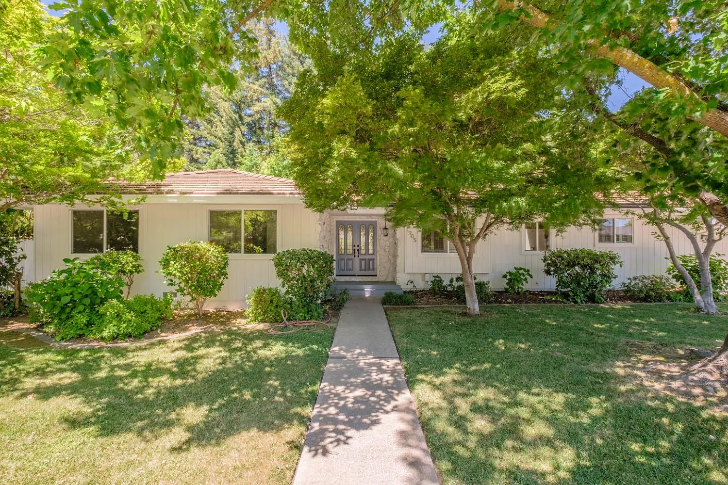 1905 Lambeth Way photo 1