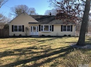 121 Brooksite Dr, Smithtown, NY 11787