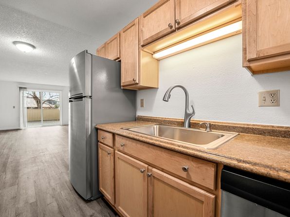 902 NW Carlon Ave UNIT 4