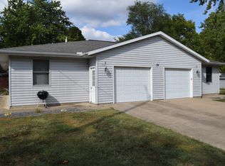 104 W 2nd St #B, Mackinaw, IL