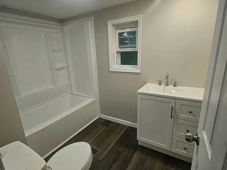 120 Holly Dr — Photo 3