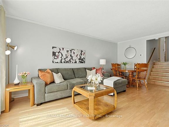4th image of 30 Rainbow Ct
