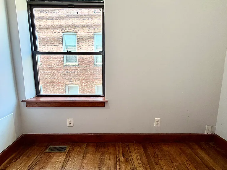916 Whitelock St #200 — Photo 25