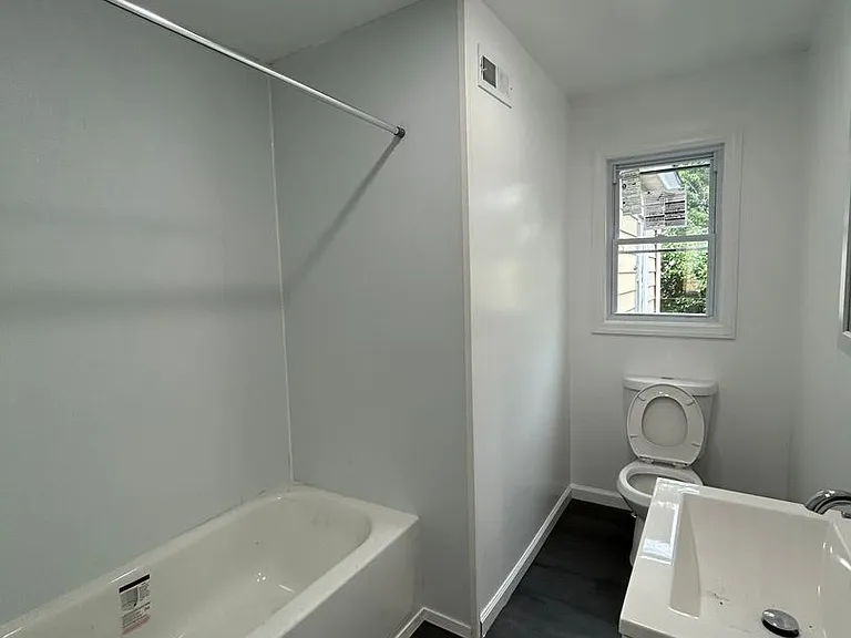 739 Beatty St — Photo 10