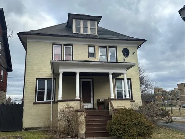 2 Algonquin Ter, Rochester, NY 14611