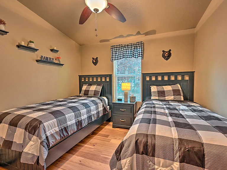 325 E Oak Dr — Photo 13