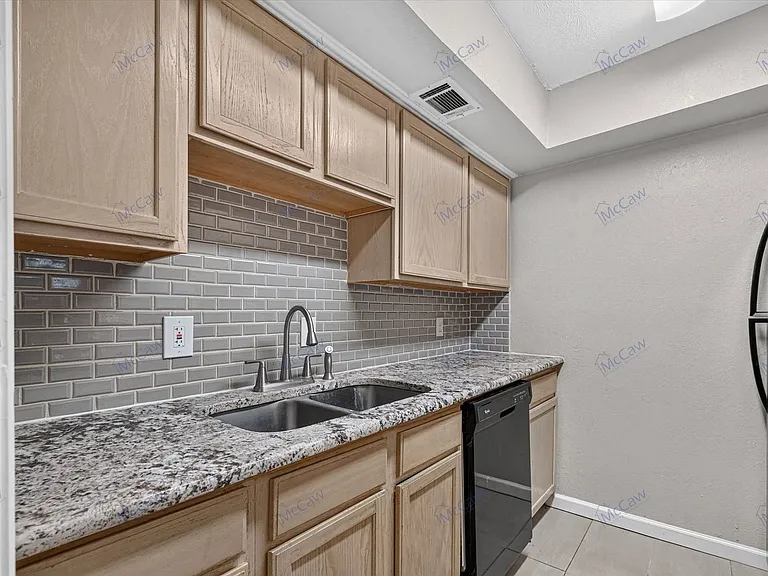 708 Baruna Cir — Photo 7