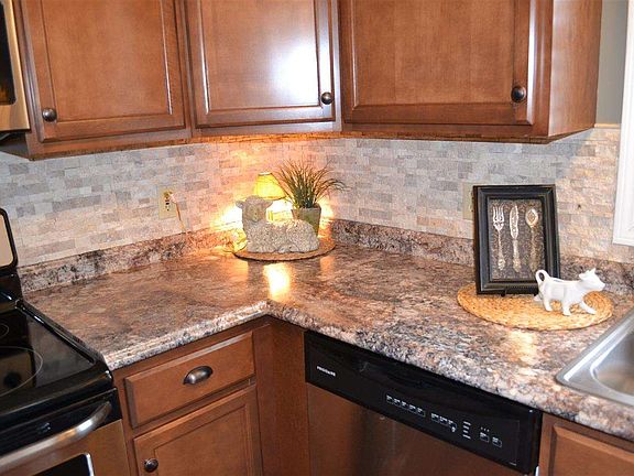4th image of 501 N Cottage Ln