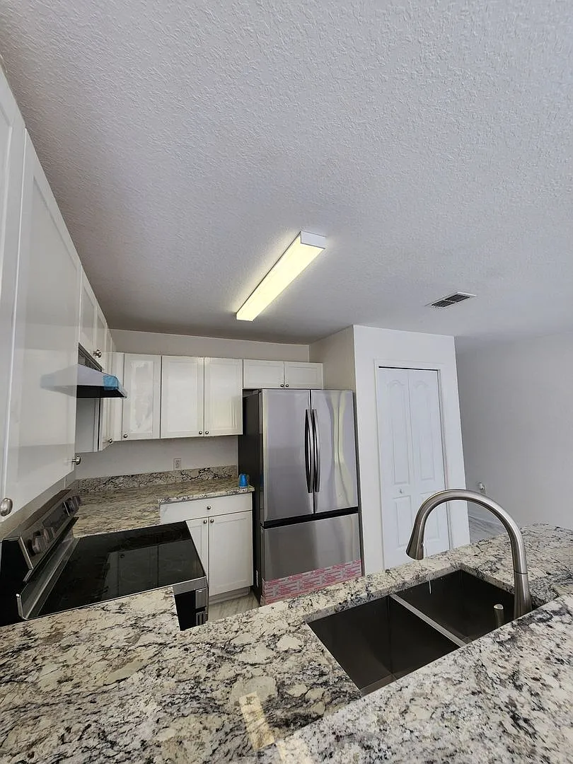 Building Photo - 794 Squirrel Ct