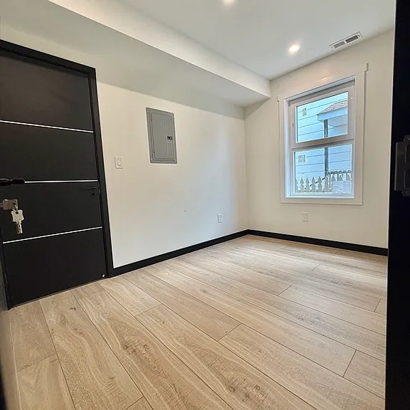 35 Greendale Ave #A — Photo 8